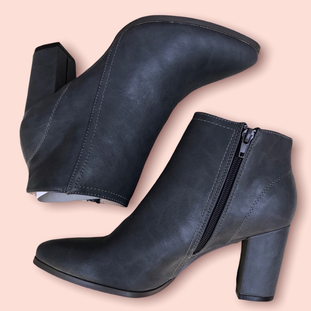 Chase and Chloe Sam Boots NWT